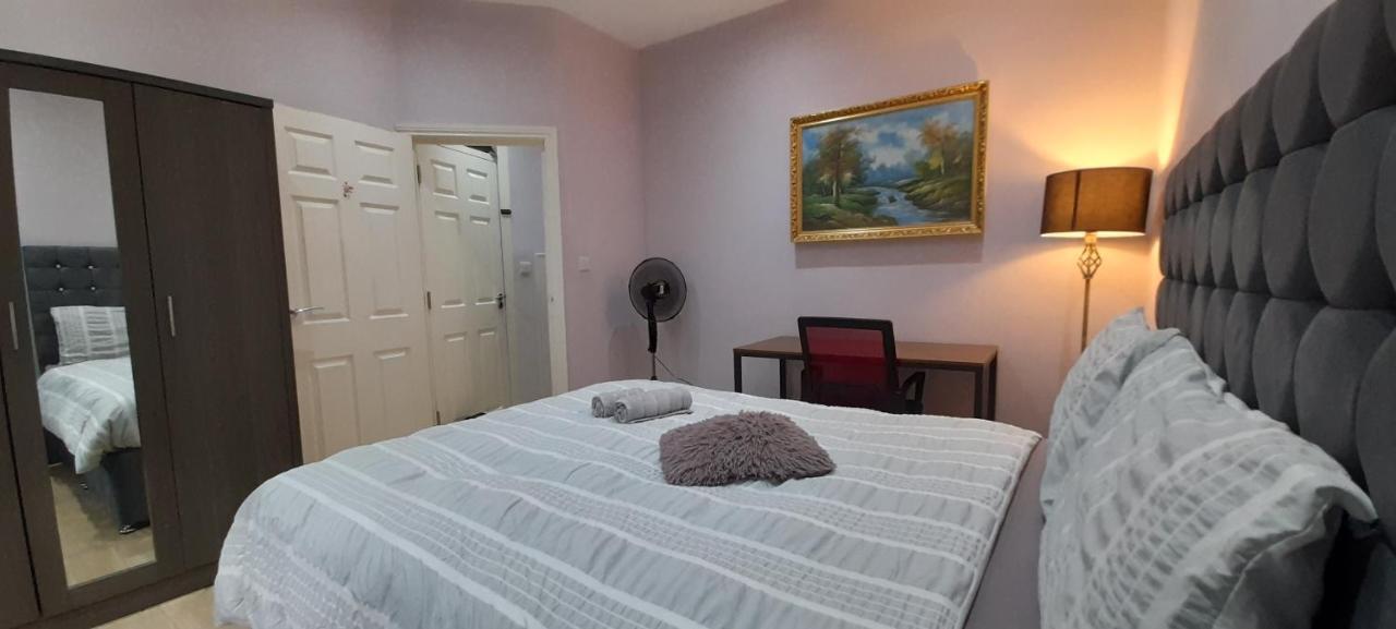 Comfy Fenia Stay London Eksteriør billede