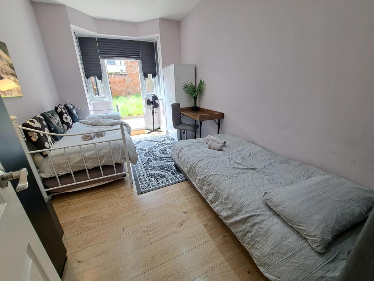 Comfy Fenia Stay London Eksteriør billede