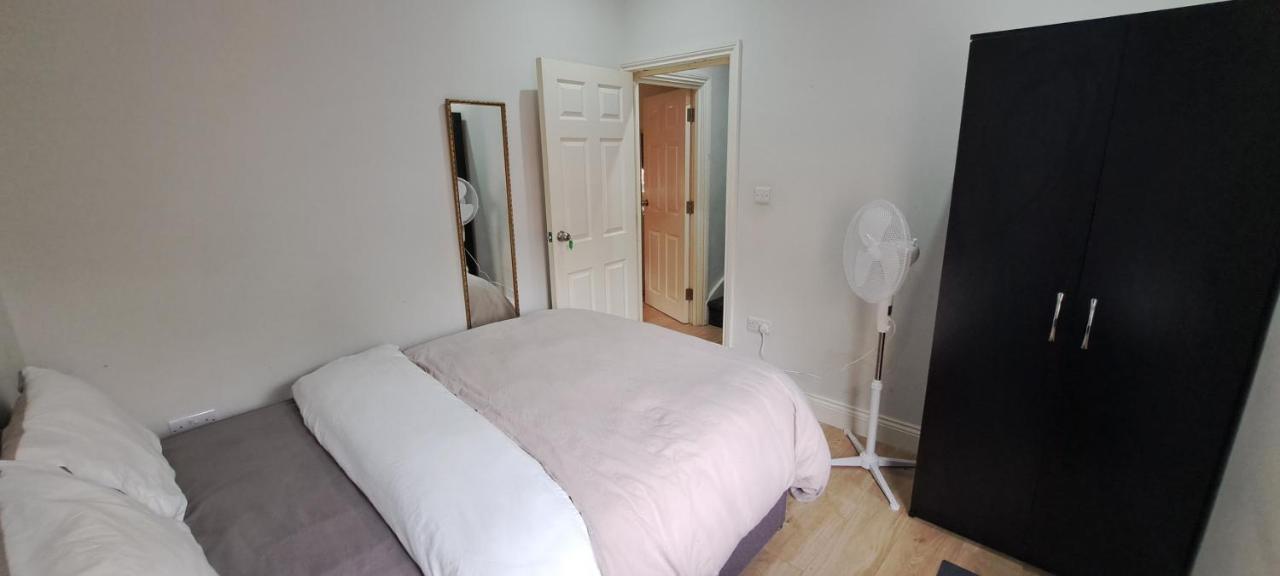 Comfy Fenia Stay London Eksteriør billede