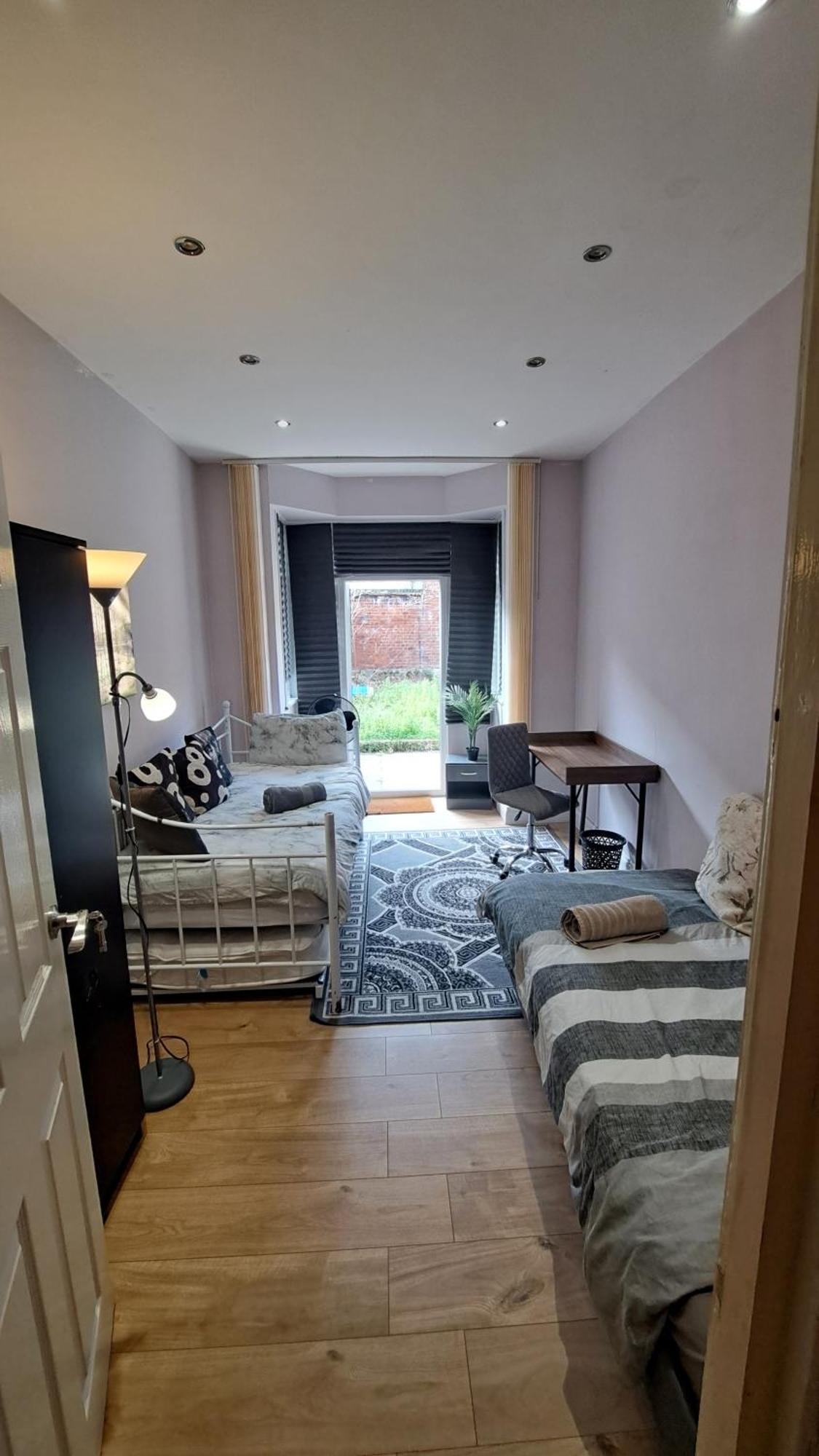 Comfy Fenia Stay London Eksteriør billede