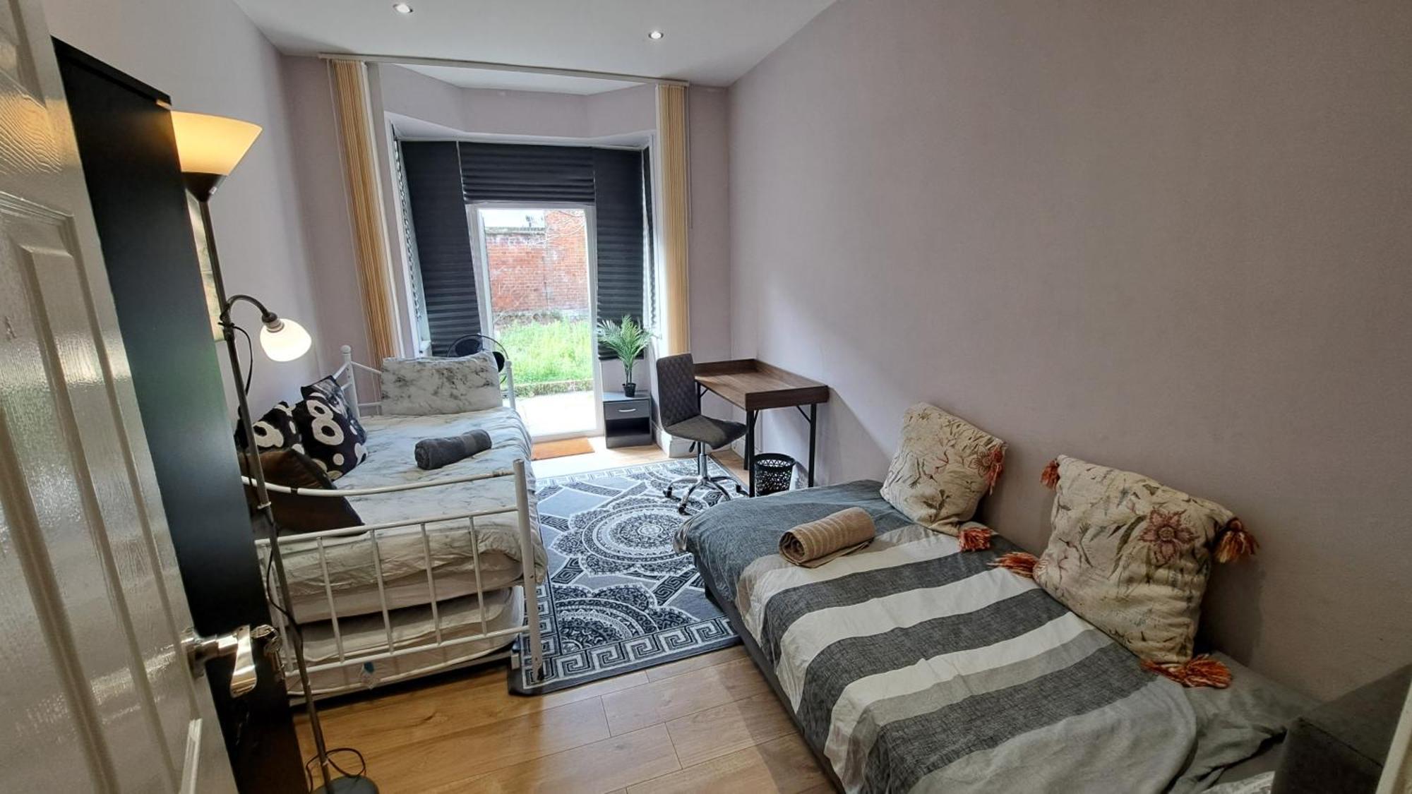 Comfy Fenia Stay London Eksteriør billede